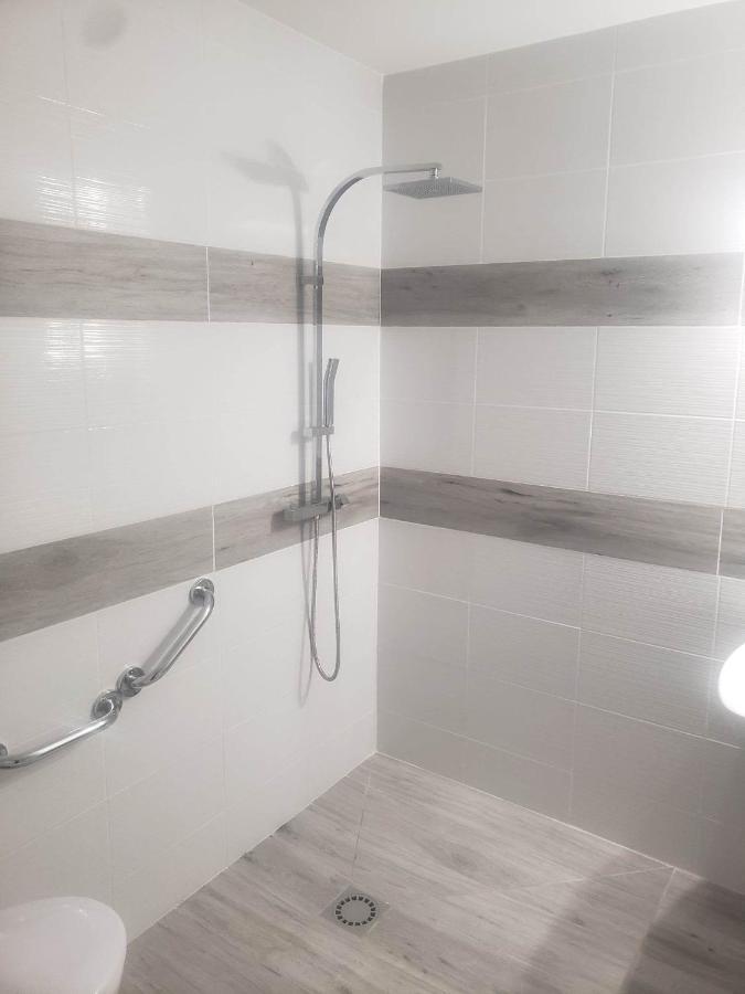 L'Aventure Hotell Morcenx Rum bild